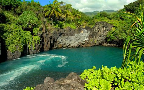 A Slice of Heaven: Hawaii's Magical Island Lagoons